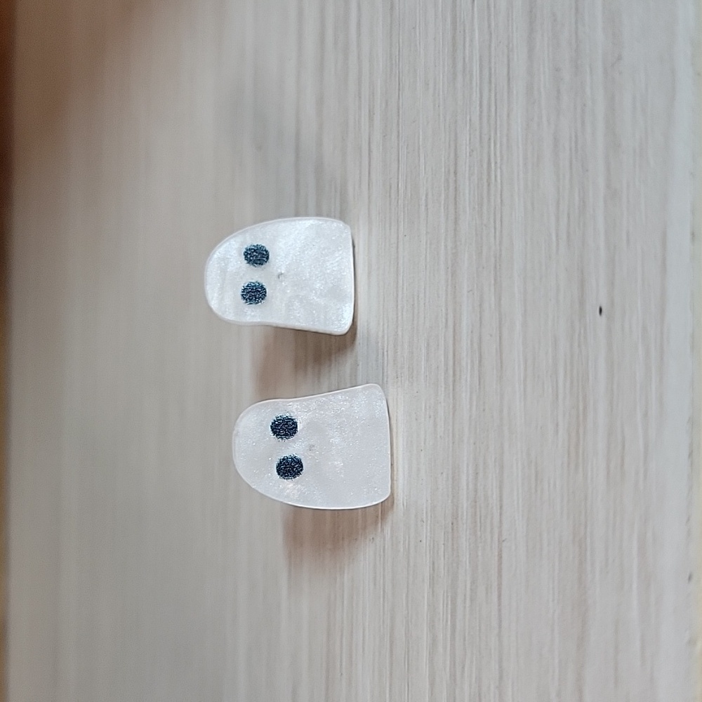 PEARLY GHOST STUD EARRINGS - Picture 4 of 6